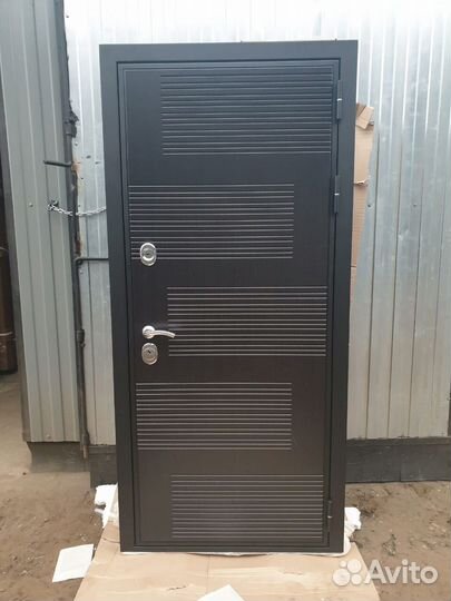Дверь входная металлическая