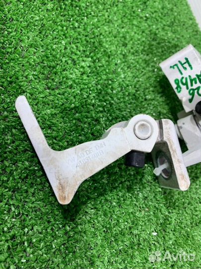 Петля двери задняя левая Audi A4 B8 cala 2008