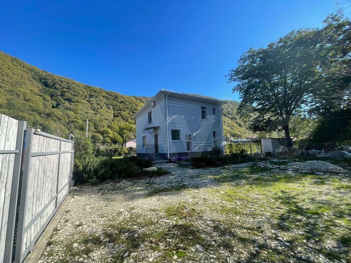 Дом 211 м² на участке 6,3 сот.