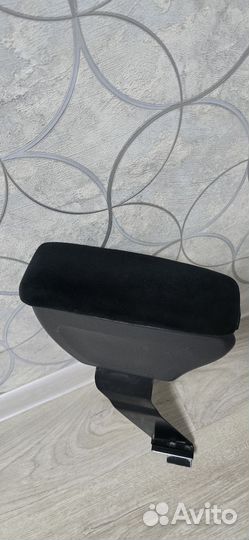 Подлокотник toyota vitz/yaris