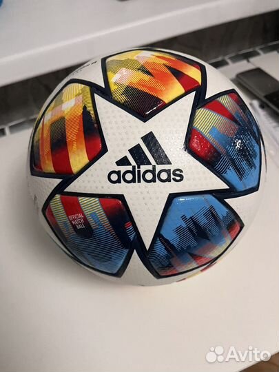 Футбольный мяч adidas лига чемпионов