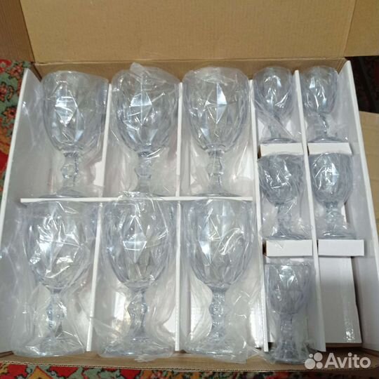 Набор фужеров и рюмок