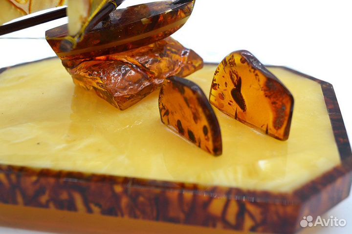 Письменный прибор из янтаря 