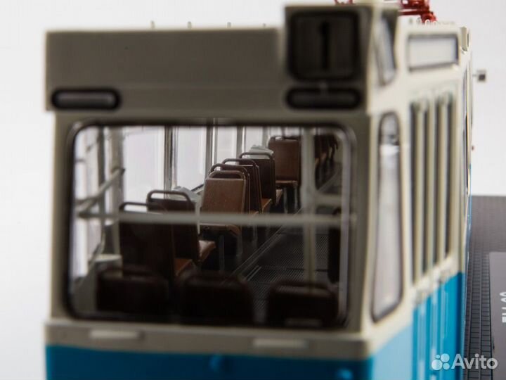 1:43 Масштабная модель Трамвай лм-68 (бело-голубой