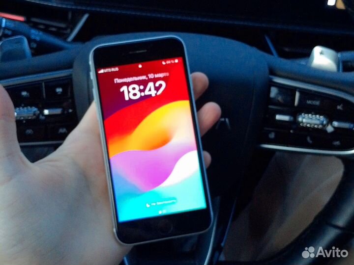 iPhone SE, 128 ГБ