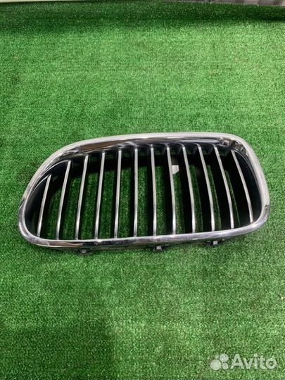 Решетка радиатора левая Bmw 520 F10 N20B20B 2012