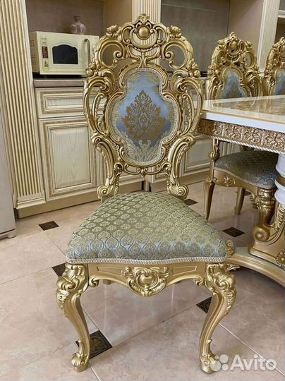 Стол обеденный