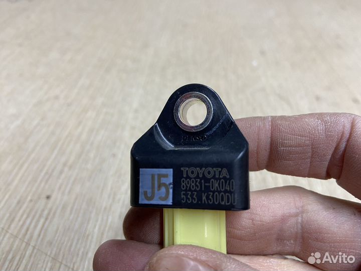 Датчик удара Toyota Hilux 8