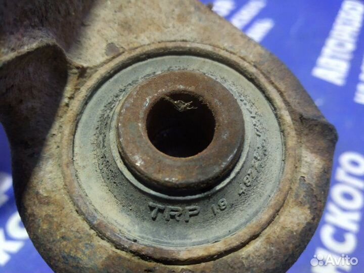 Задний правый поворотный кулак Toyota Avensis