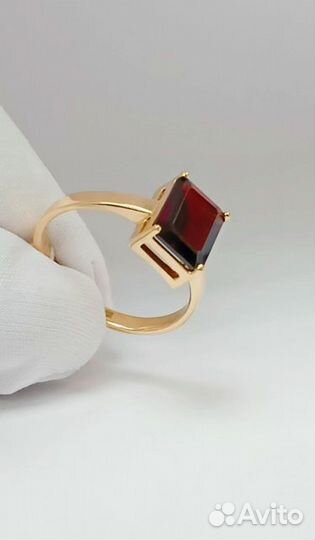 Золотое кольцо с камнем 17р
