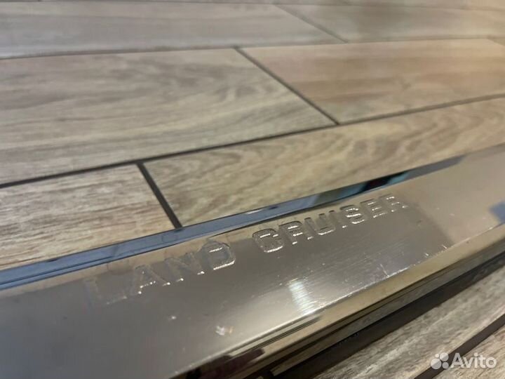 Накладка двери задняя правая Toyota Land Cruiser