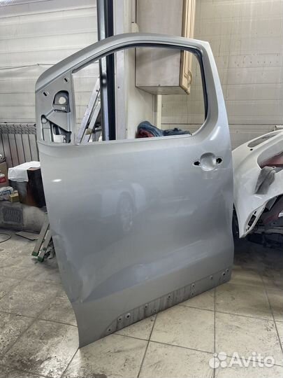 Левая дверь от Peugeot traveller