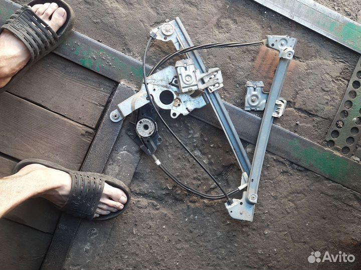 Электростеклоподьёмник