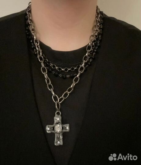 Многослойное ожерелье с крестом и цепочками