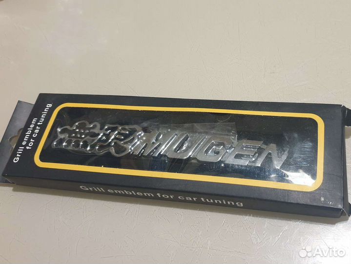 Шильд Mugen на решётку радиатора