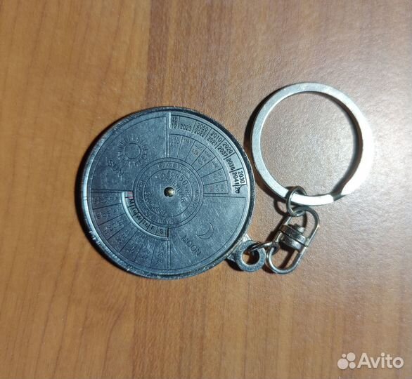 Брелок Универсальный календарь