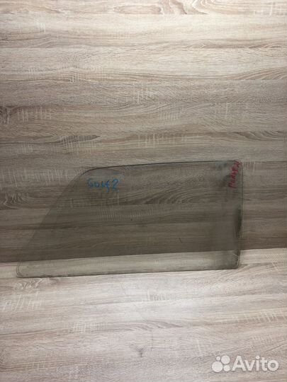 Стекло заднее правое форточка Фольксваген Гольф 2