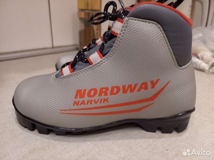 Лыжные ботинки