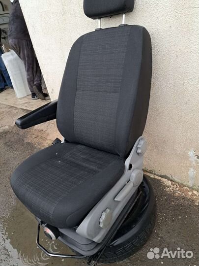 Пневмо сидение с подлокотником Sprinter 906