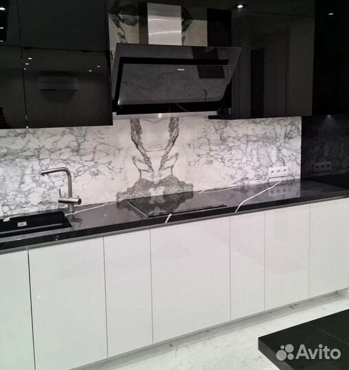 Прямая в потолок кухня на заказ