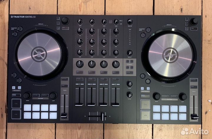 Native Instruments Traktor Kontrol S3 (Код A544)