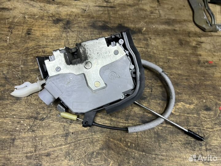 Замок двери задний левый BMW E53 X5