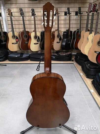 Электро-акустическая гитара Yamaha CX40