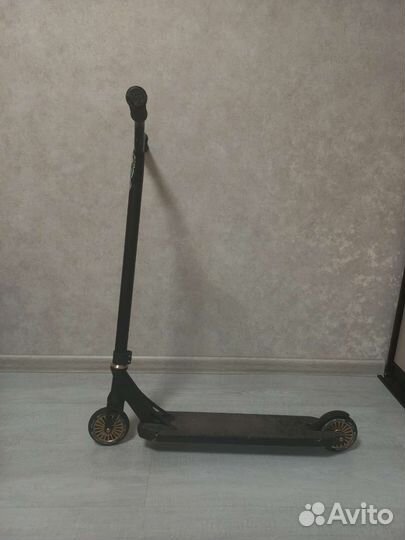 Трюковой самокат tech team Brock