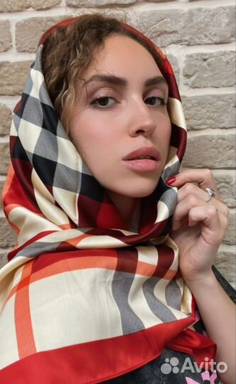 Шелковый платок Burberry Victoria Размер: 90/90