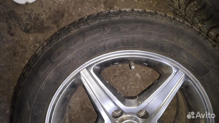 205/60 R16 goodyear UltraGrip Зима Литые R16 pсd:5