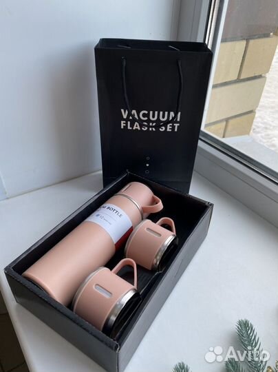 Подарочный набор термос+кружки, новые