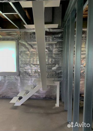 Лестница г-образная на дачу