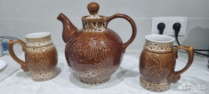 Кувшин с бокалами