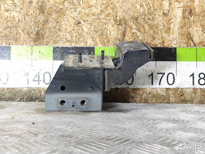 Кронштейн бампера переднего Nissan Almera Classic