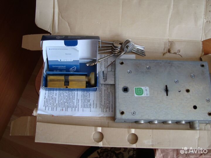 Врезной замок для металлической двери