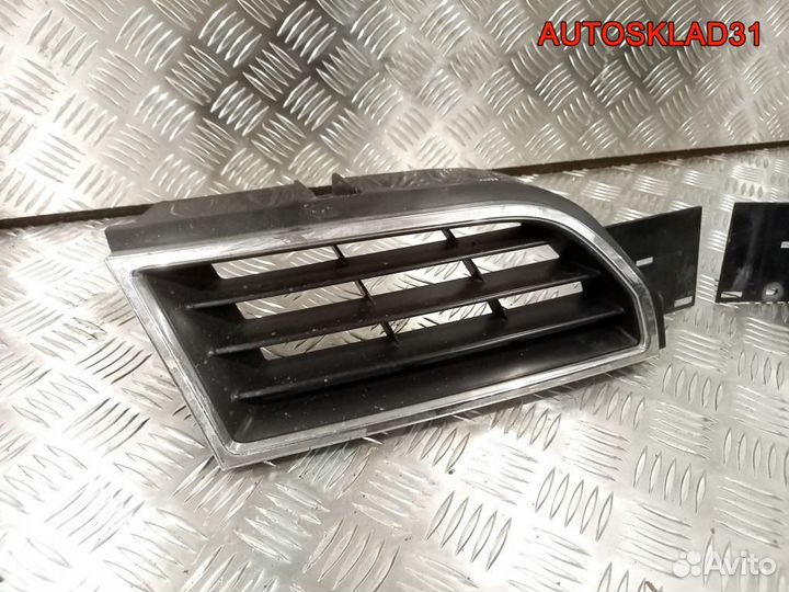 Решетка радиатора Mitsubishi Carisma MR914635 хром