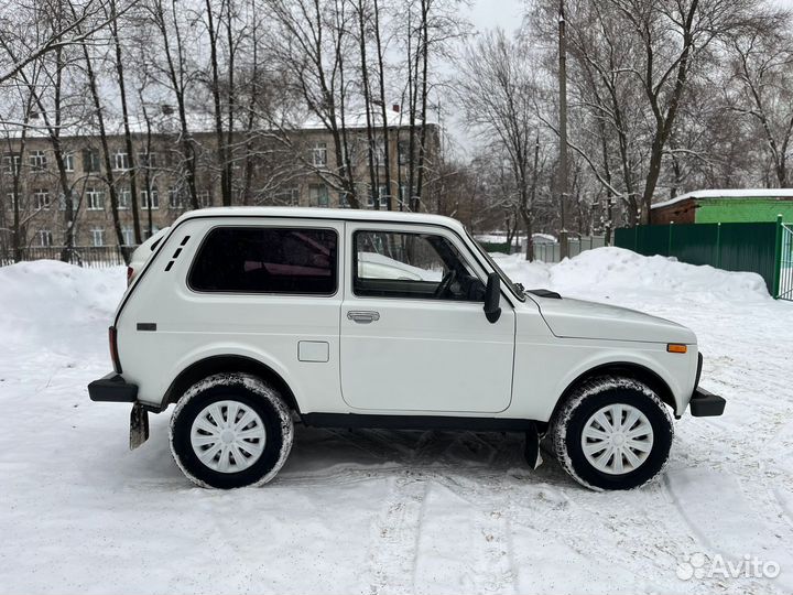 LADA 4x4 (Нива) 1.7 МТ, 2001, 100 000 км