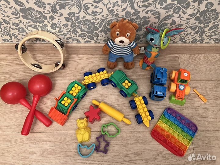 Развивающие игрушки для малышей пакетом