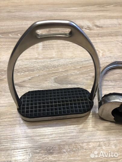 Стремена 11см (внутр.р-р) и безопасные вставки