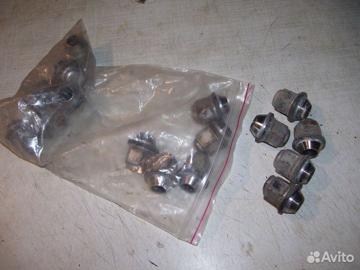 Колесня гайка М 12/1.5