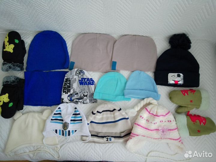 Шапки детские на разные сезоны и размеры, варежки