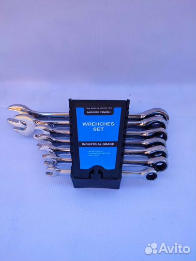 Набор гаечных ключей с храповым механизмом