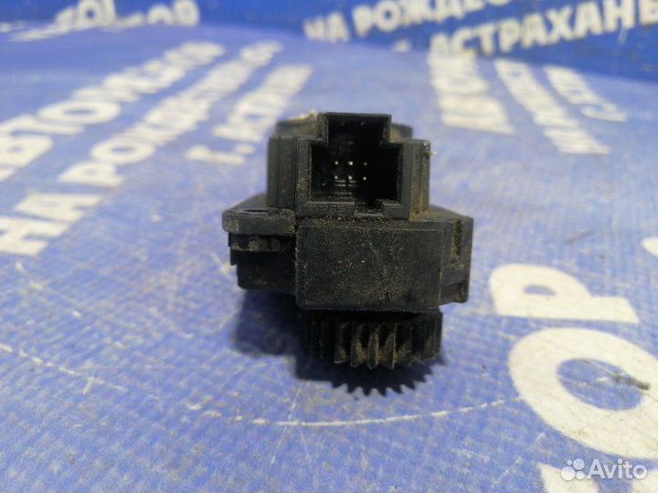 Моторчик заслонок отопителя Opel Astra H хэтчбек