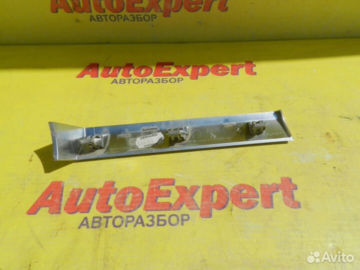 Накладка торпедо декоративная правая BMW X5 E70