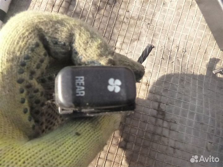 Кнопка печки Mitsubishi Pajero V73W 2000