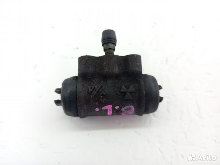 Тормозной цилиндр задний левый Mitsubishi Colt