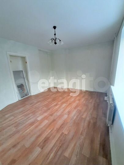 Комната 17 м² в 3-к., 4/4 эт.