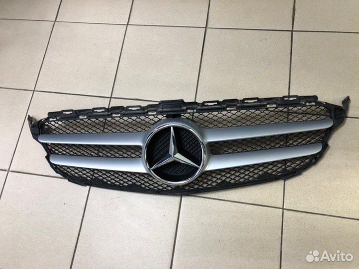 Решетка радиатора Mercedes C-Class W205