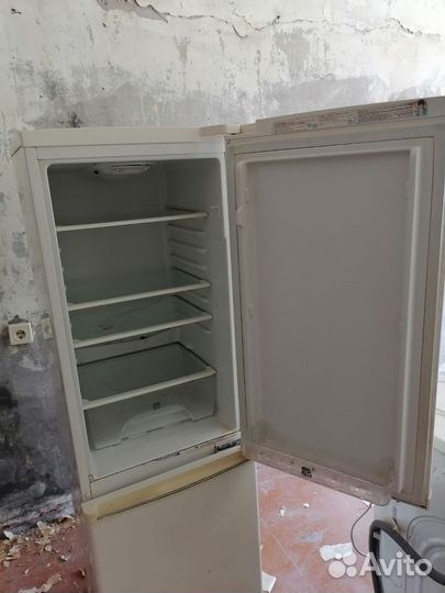 Холодильник Самсунг двухкамерный рабочий