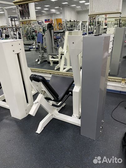 Тренажер разгибание ног сидя